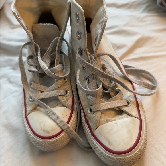 Converse White Sneakers Timeless Style and Comfort - Picture 6 of 8